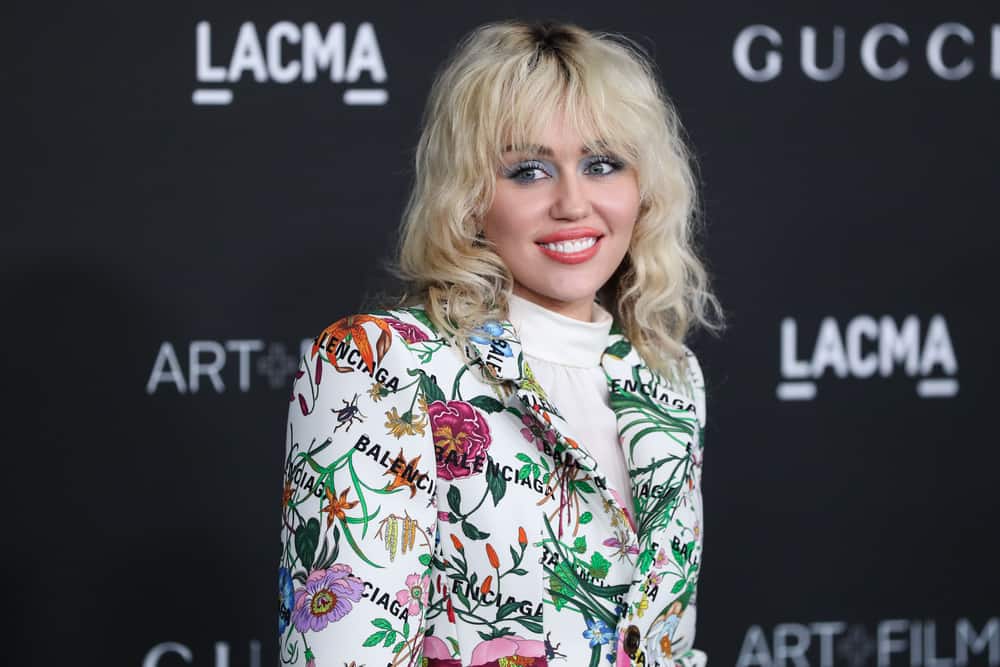 Miley Cyrus teeth in 2021