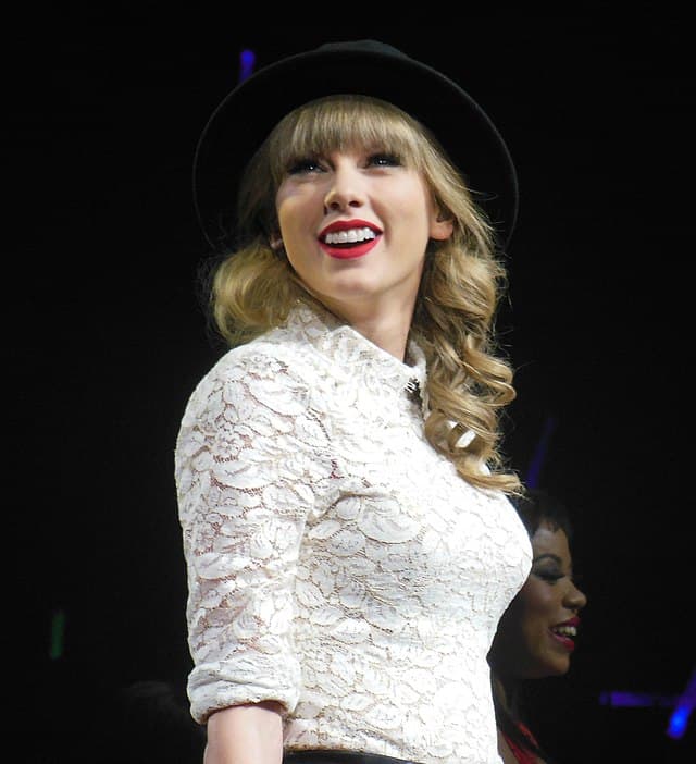 Taylor swift white teeth