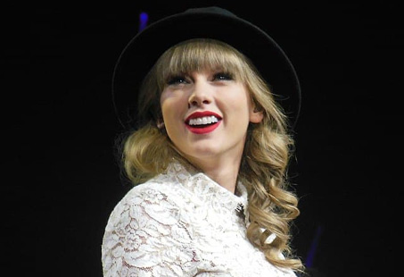 taylow swift teeth